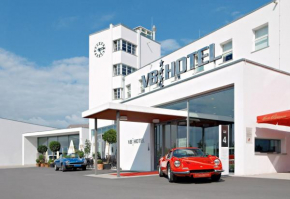 Отель V8 HOTEL Classic Motorworld Region Stuttgart  Бёблинген